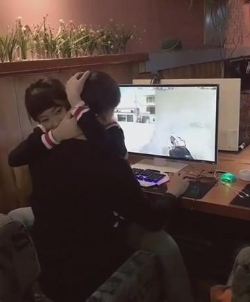 压在女朋友身上是一件非常快乐的事情